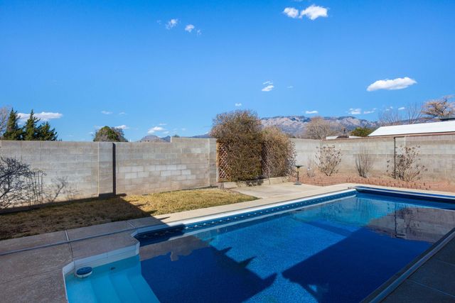 9615 Regal Ridge Drive NE, Albuquerque, NM 87114