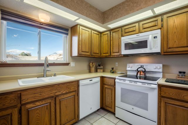 9615 Regal Ridge Drive NE, Albuquerque, NM 87114