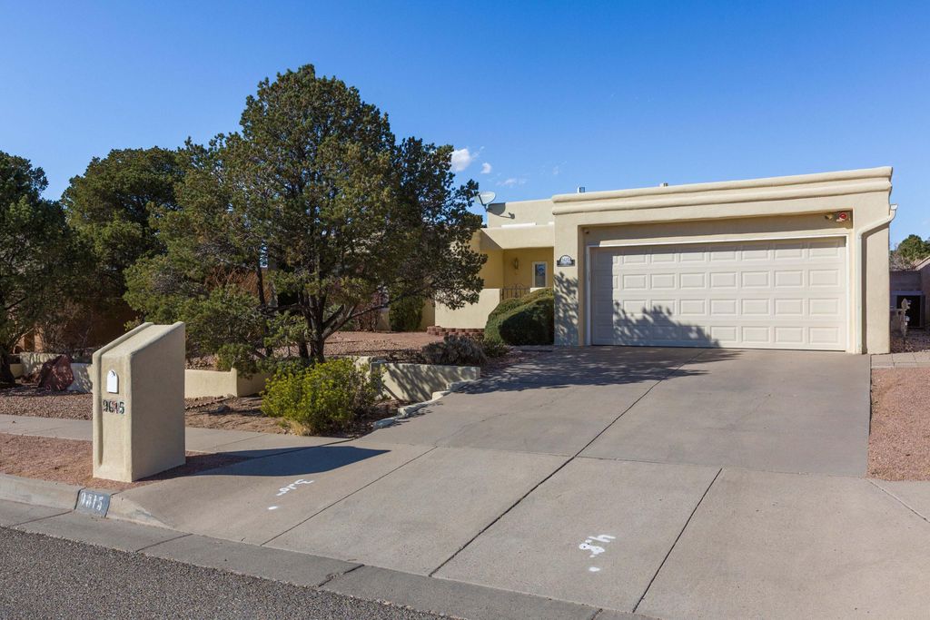 9615 Regal Ridge Drive NE, Albuquerque, NM 87114