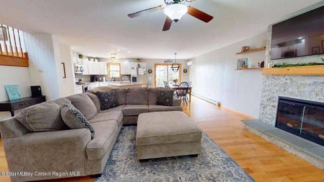 300 Hinrichsen Heights Road, Coxsackie, NY 12051