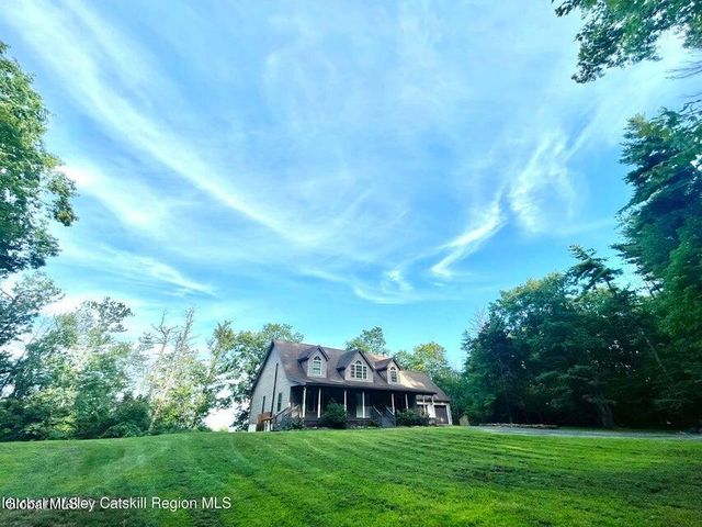 300 Hinrichsen Heights Road, Coxsackie, NY 12051