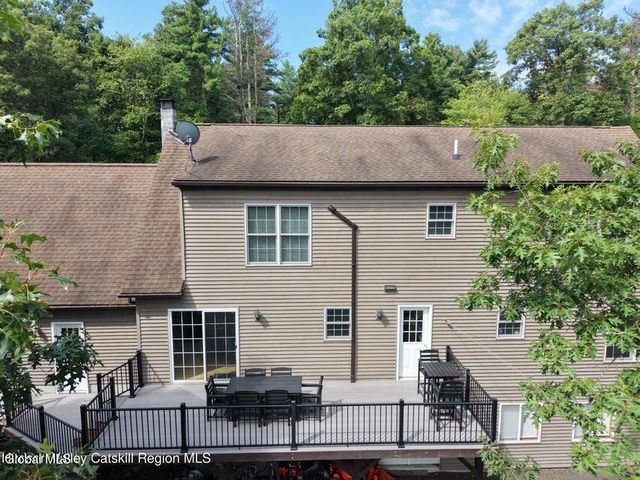 300 Hinrichsen Heights Road, Coxsackie, NY 12051
