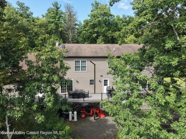 300 Hinrichsen Heights Road, Coxsackie, NY 12051