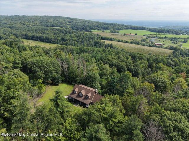 300 Hinrichsen Heights Road, Coxsackie, NY 12051