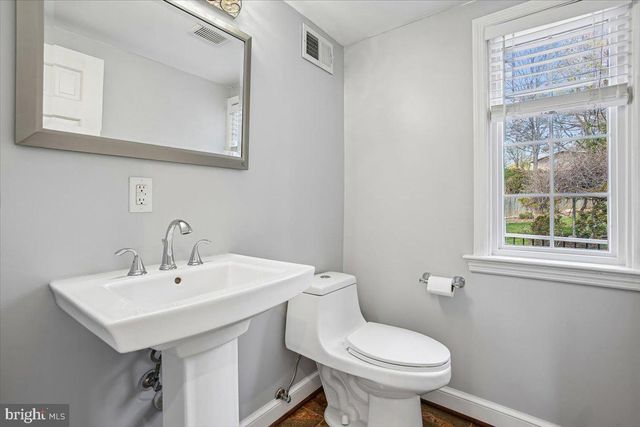 1305 KEY DR, Alexandria, VA 22302