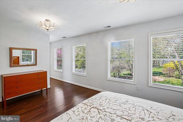 1305 KEY DR, Alexandria, VA 22302