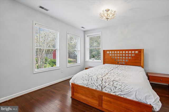 1305 KEY DR, Alexandria, VA 22302