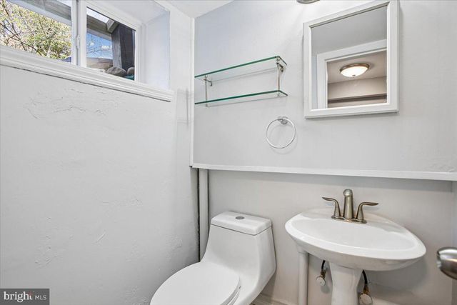 1305 KEY DR, Alexandria, VA 22302