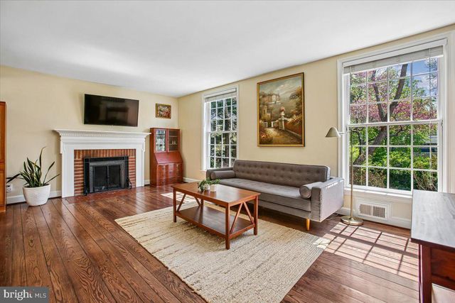 1305 KEY DR, Alexandria, VA 22302