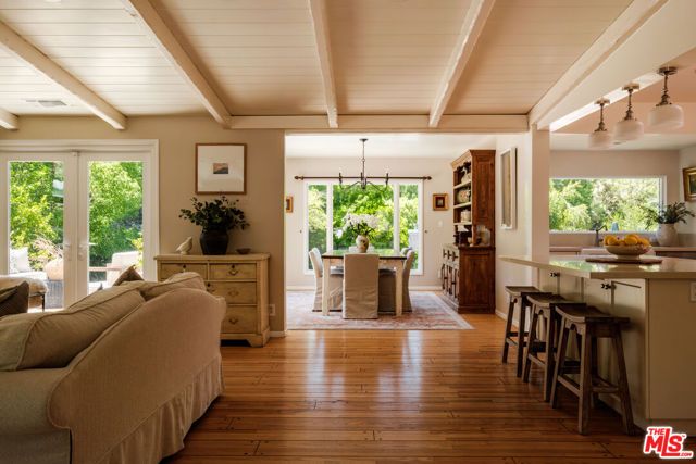 4811 Corbin Avenue, Tarzana (los Angeles), CA 91356