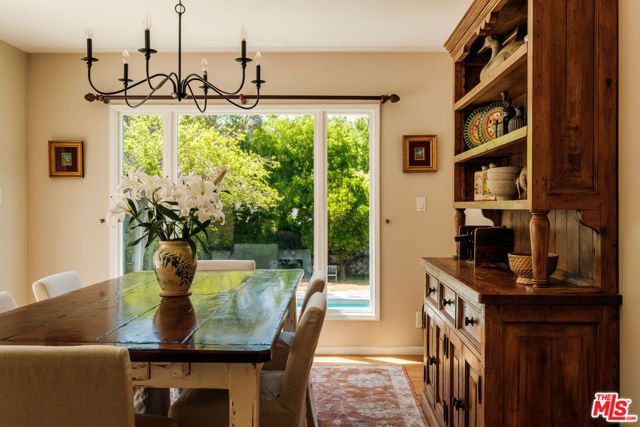 4811 Corbin Avenue, Tarzana (los Angeles), CA 91356