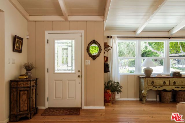 4811 Corbin Avenue, Tarzana (los Angeles), CA 91356