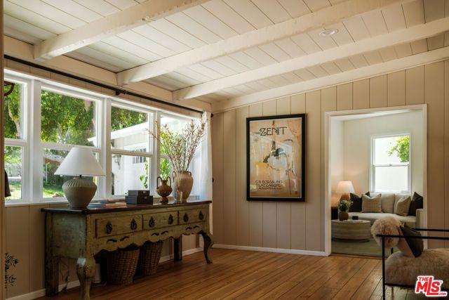 4811 Corbin Avenue, Tarzana (los Angeles), CA 91356