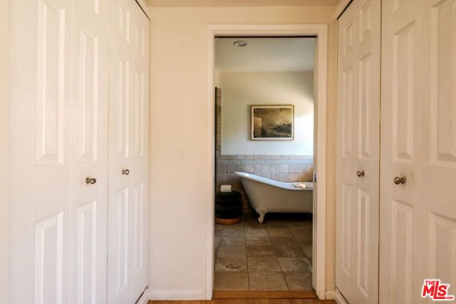 4811 Corbin Avenue, Tarzana (los Angeles), CA 91356