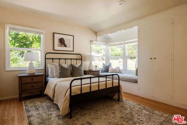 4811 Corbin Avenue, Tarzana (los Angeles), CA 91356