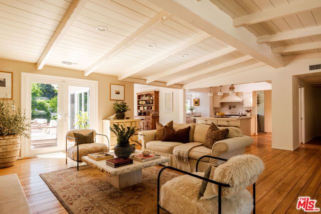 4811 Corbin Avenue, Tarzana (los Angeles), CA 91356