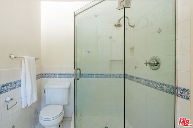 4811 Corbin Avenue, Tarzana (los Angeles), CA 91356