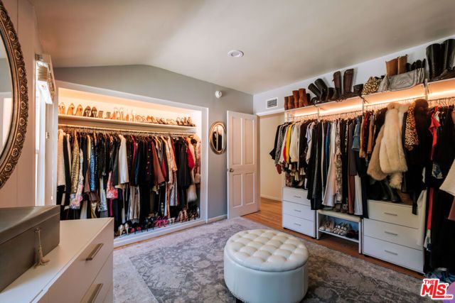 4811 Corbin Avenue, Tarzana (los Angeles), CA 91356