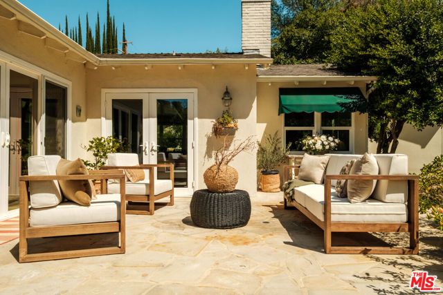 4811 Corbin Avenue, Tarzana (los Angeles), CA 91356