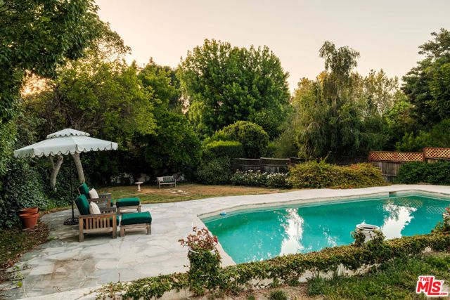 4811 Corbin Avenue, Tarzana (los Angeles), CA 91356