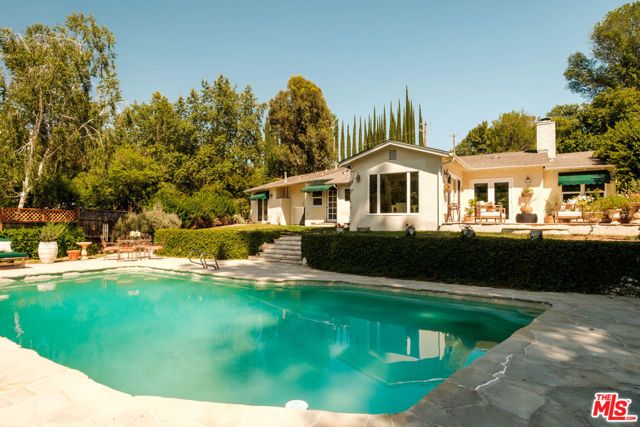 4811 Corbin Avenue, Tarzana (los Angeles), CA 91356