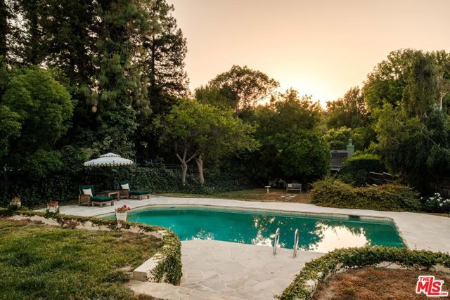 4811 Corbin Avenue, Tarzana (los Angeles), CA 91356