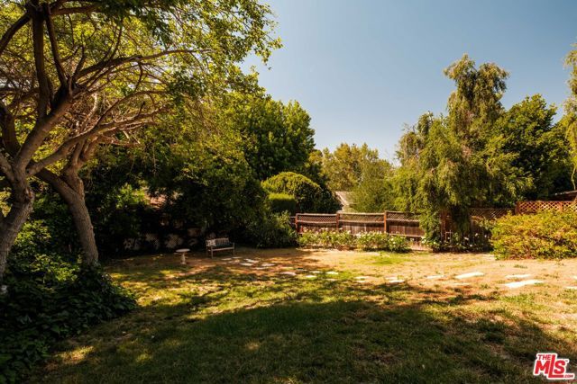 4811 Corbin Avenue, Tarzana (los Angeles), CA 91356