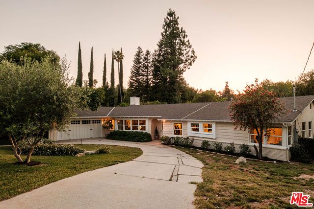 4811 Corbin Avenue, Tarzana (los Angeles), CA 91356