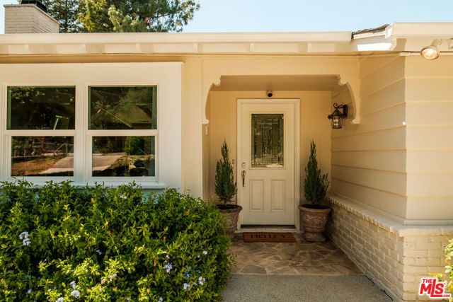 4811 Corbin Avenue, Tarzana (los Angeles), CA 91356