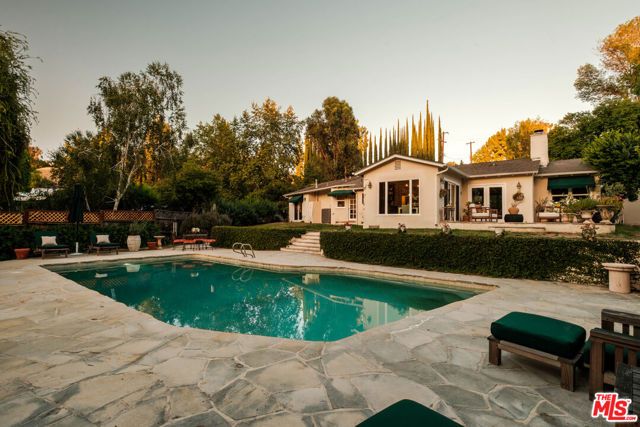 4811 Corbin Avenue, Tarzana (los Angeles), CA 91356