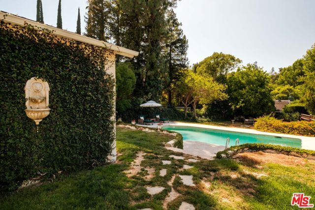 4811 Corbin Avenue, Tarzana (los Angeles), CA 91356