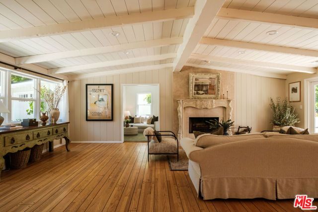 4811 Corbin Avenue, Tarzana (los Angeles), CA 91356