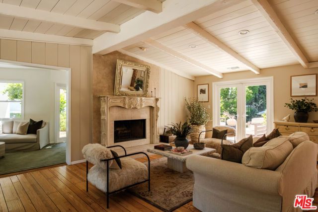 4811 Corbin Avenue, Tarzana (los Angeles), CA 91356