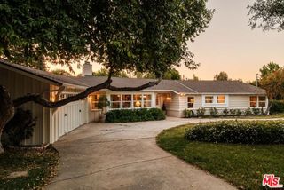 4811 Corbin Avenue, Tarzana (los Angeles), CA 91356