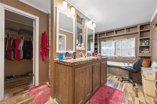 3588 Centerhill Road, Bellville, TX 77418