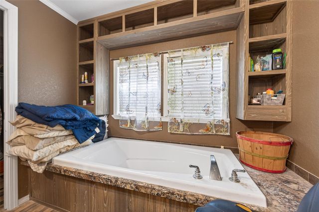 3588 Centerhill Road, Bellville, TX 77418