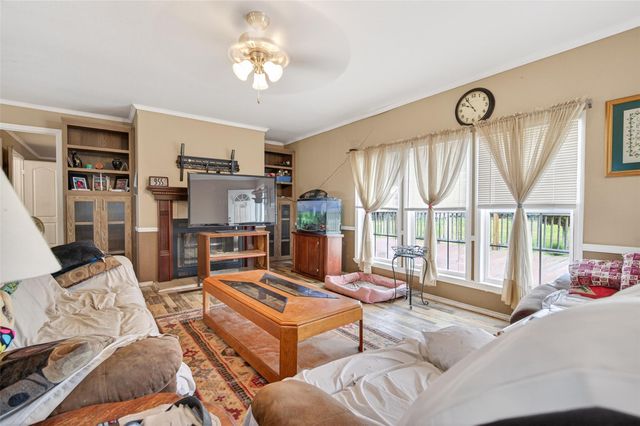 3588 Centerhill Road, Bellville, TX 77418