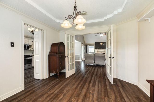 100 Van Winkle Street, Lake Jackson, TX 77566