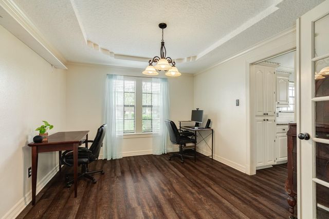 100 Van Winkle Street, Lake Jackson, TX 77566