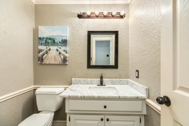 100 Van Winkle Street, Lake Jackson, TX 77566