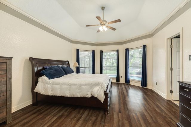 100 Van Winkle Street, Lake Jackson, TX 77566