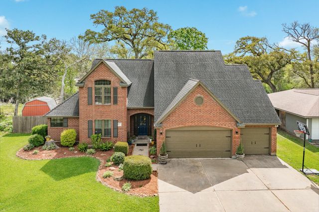 100 Van Winkle Street, Lake Jackson, TX 77566