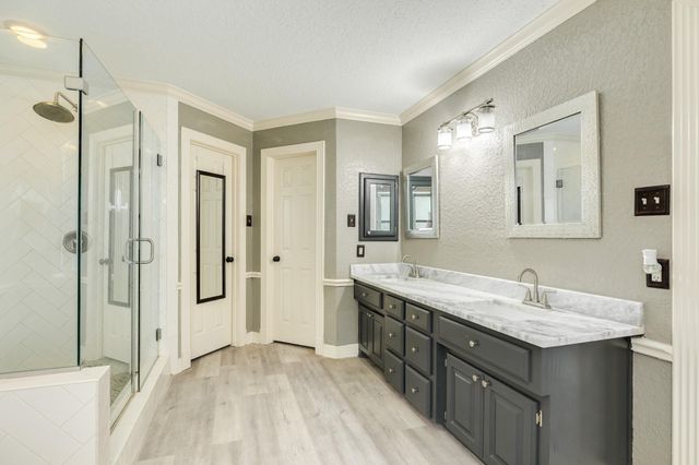 100 Van Winkle Street, Lake Jackson, TX 77566