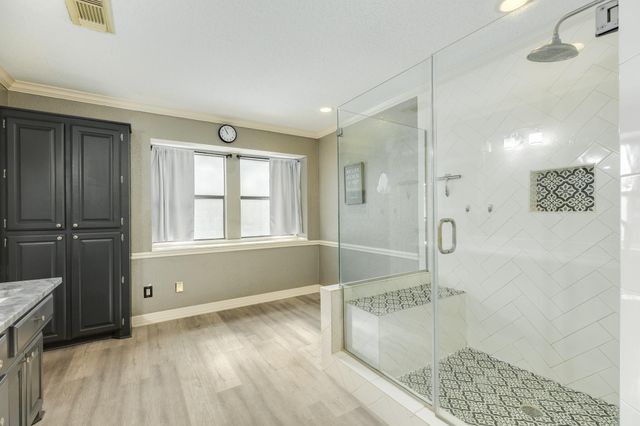 100 Van Winkle Street, Lake Jackson, TX 77566