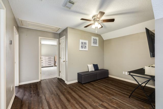 100 Van Winkle Street, Lake Jackson, TX 77566