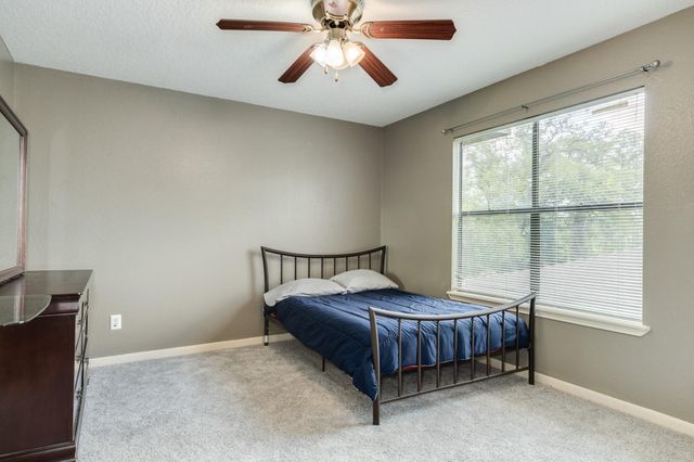 100 Van Winkle Street, Lake Jackson, TX 77566