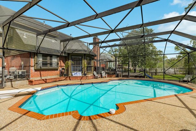 100 Van Winkle Street, Lake Jackson, TX 77566