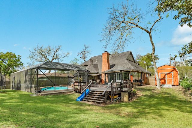 100 Van Winkle Street, Lake Jackson, TX 77566