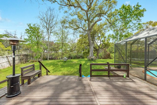 100 Van Winkle Street, Lake Jackson, TX 77566