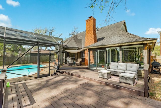 100 Van Winkle Street, Lake Jackson, TX 77566